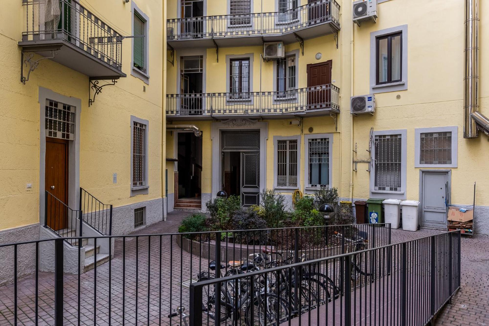 Luxury Apartment - Near Stazione Centrale Milan Bagian luar foto